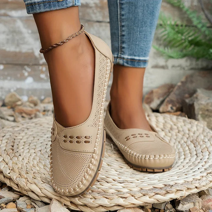 Buty Damskie Wsuwane Z Perforacją I Zaokrąglonym Noskiem