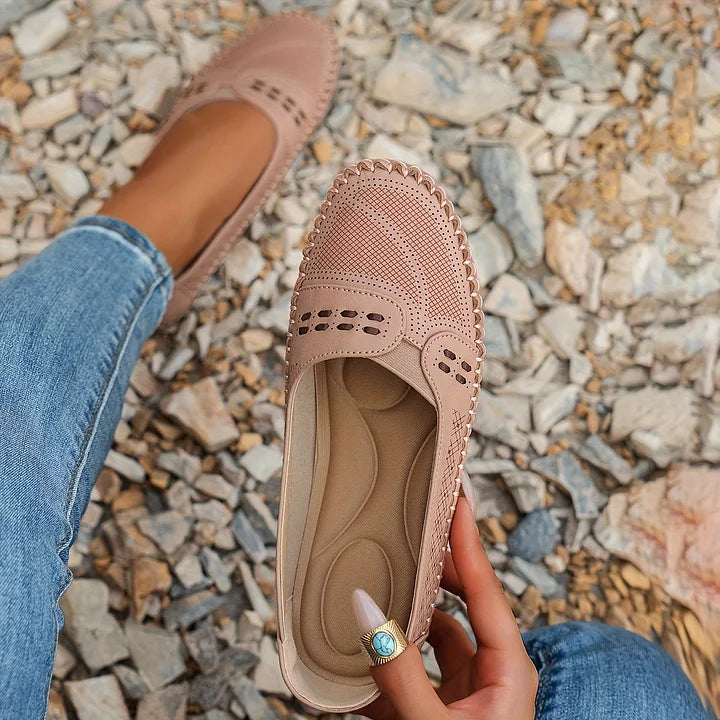 Buty Damskie Wsuwane Z Perforacją I Zaokrąglonym Noskiem