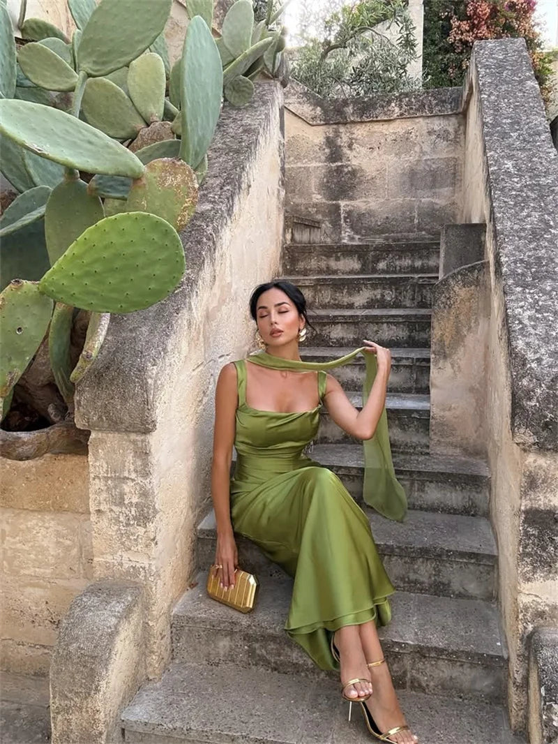 Damska Sukienka Maxi Na Wesele Bez Rękawów Z Prostym Dekoltem I Wiązaniem Na Plecach