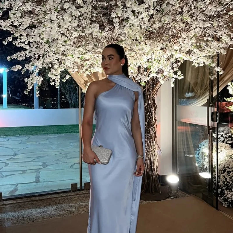 Damska Sukienka Maxi Na Wesele Na Jedno Ramię Z Wysokim Dekoltem I Długim Panelem Z Tyłu