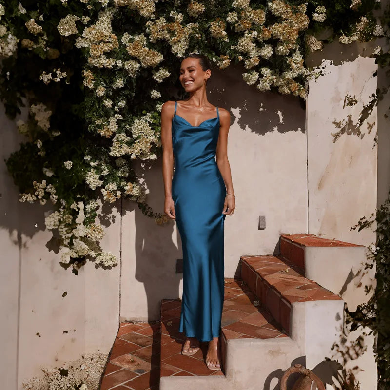 Damska Sukienka Maxi Na Wesele Na Ramiączkach Z Dekoltem Wodą I Odkrytymi Plecami