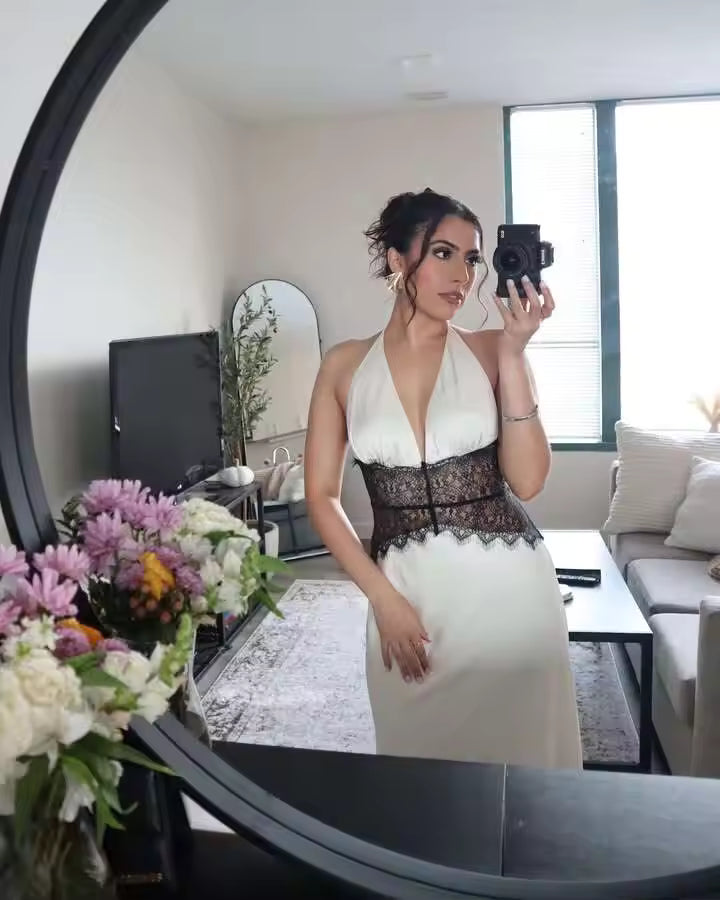 Damska Sukienka Maxi Na Wesele Z Głębokim Dekoltem V I Koronkową Wstawką