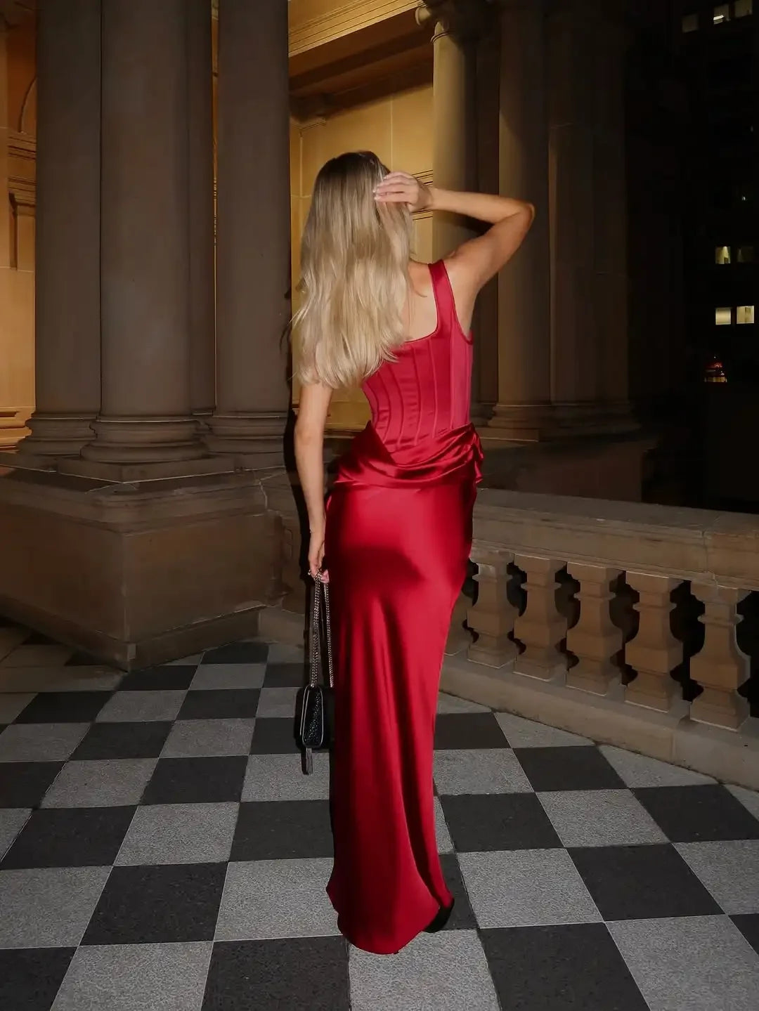 Damska Sukienka Maxi Na Wesele Z Gorsetową Górą Na Ramiączkach I Dekoltem Kwadratowym