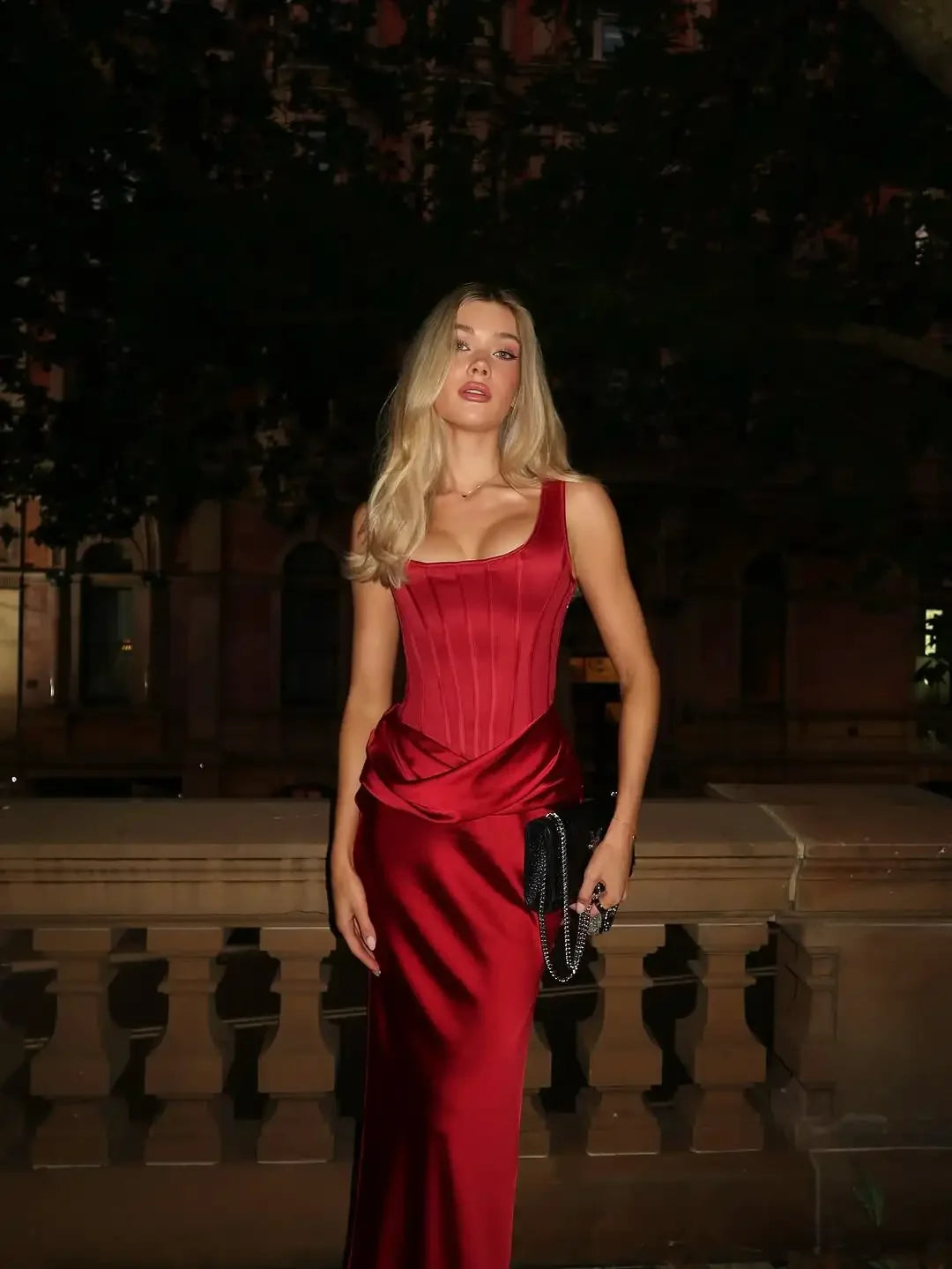 Damska Sukienka Maxi Na Wesele Z Gorsetową Górą Na Ramiączkach I Dekoltem Kwadratowym