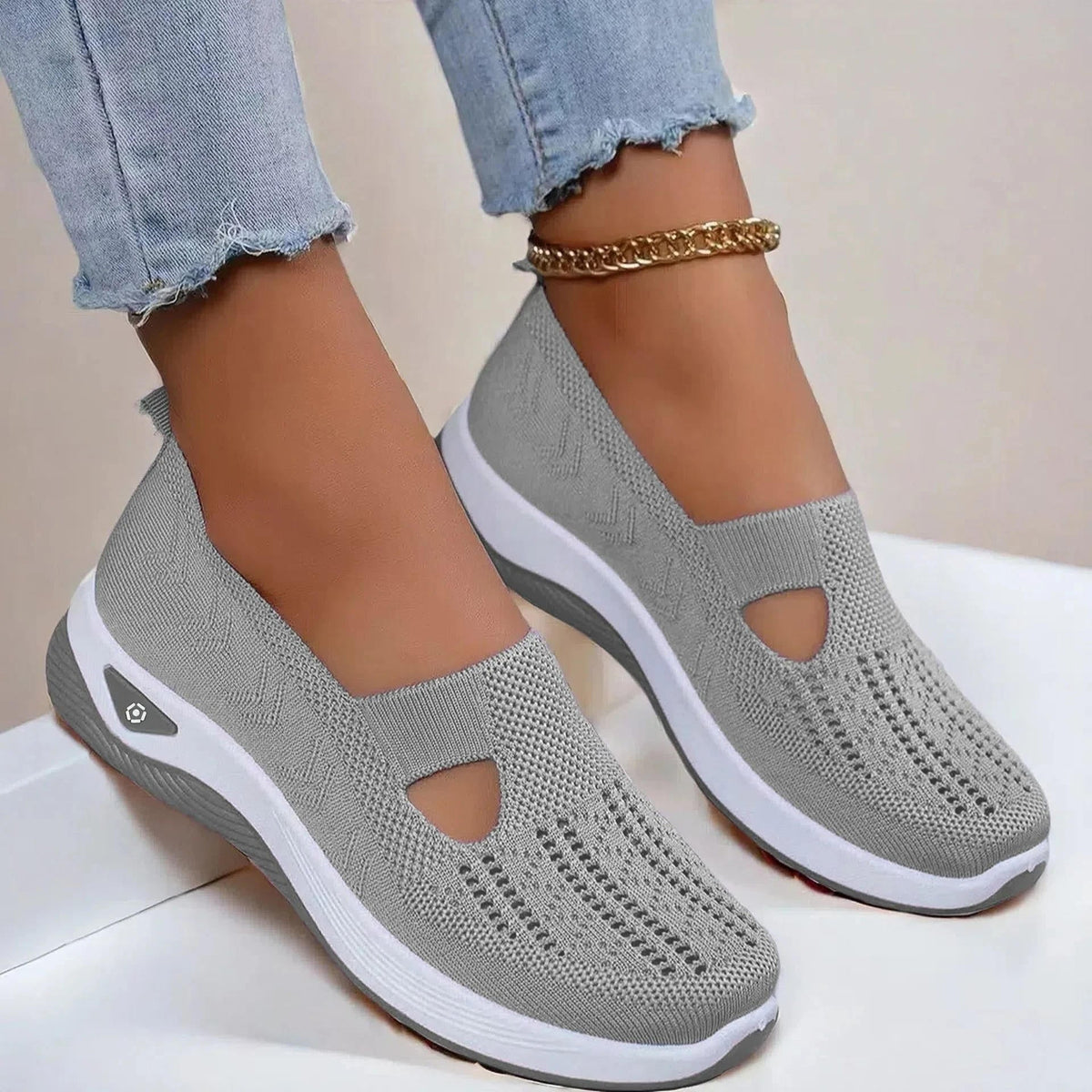 Damskie Buty Z Wycięciem I Perforowanym Przodem