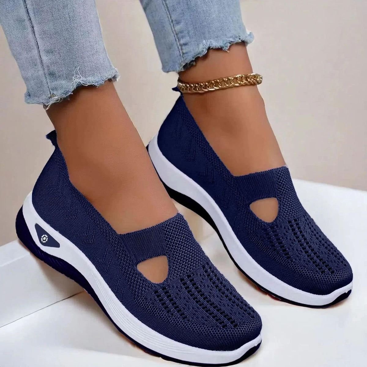 Damskie Buty Z Wycięciem I Perforowanym Przodem