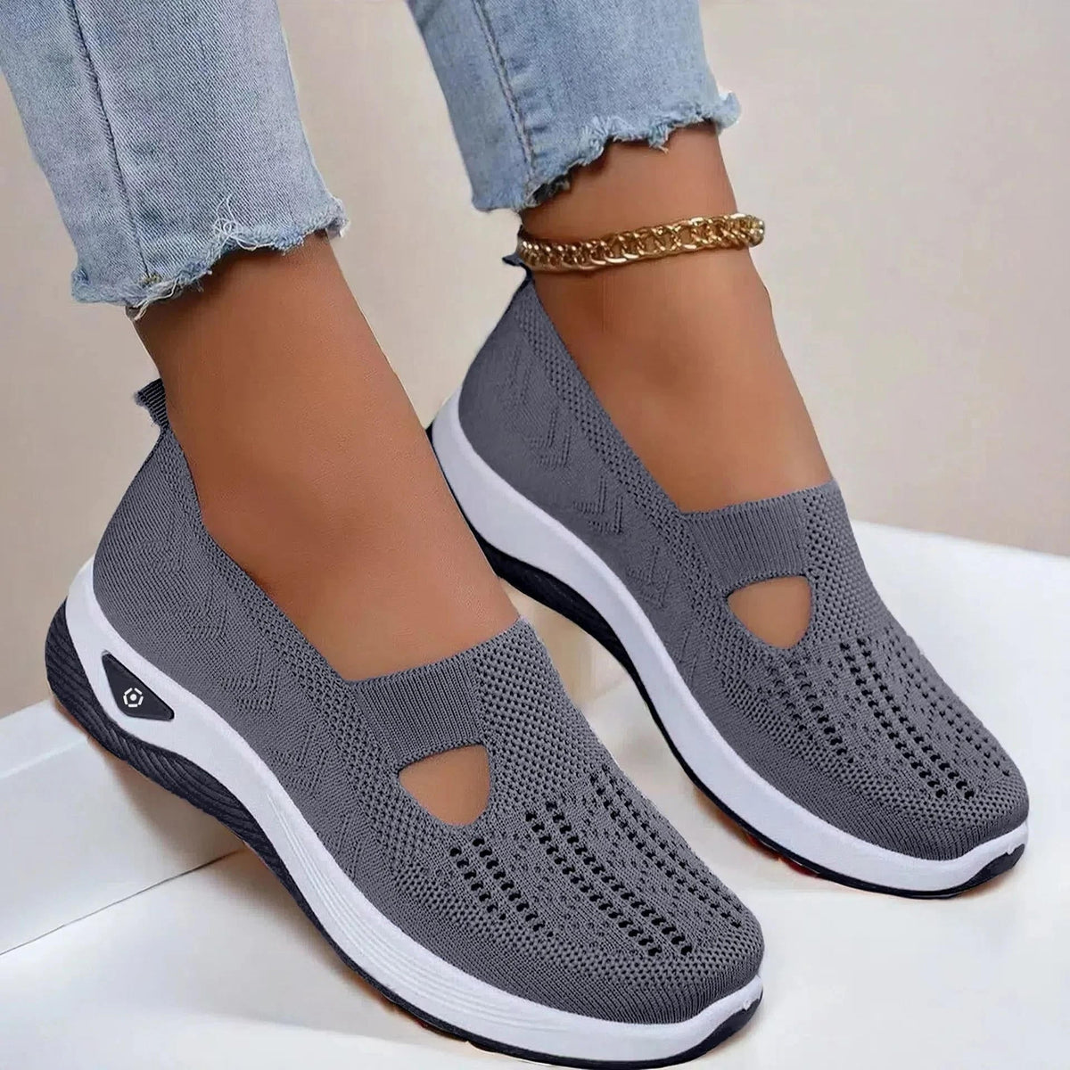 Damskie Buty Z Wycięciem I Perforowanym Przodem