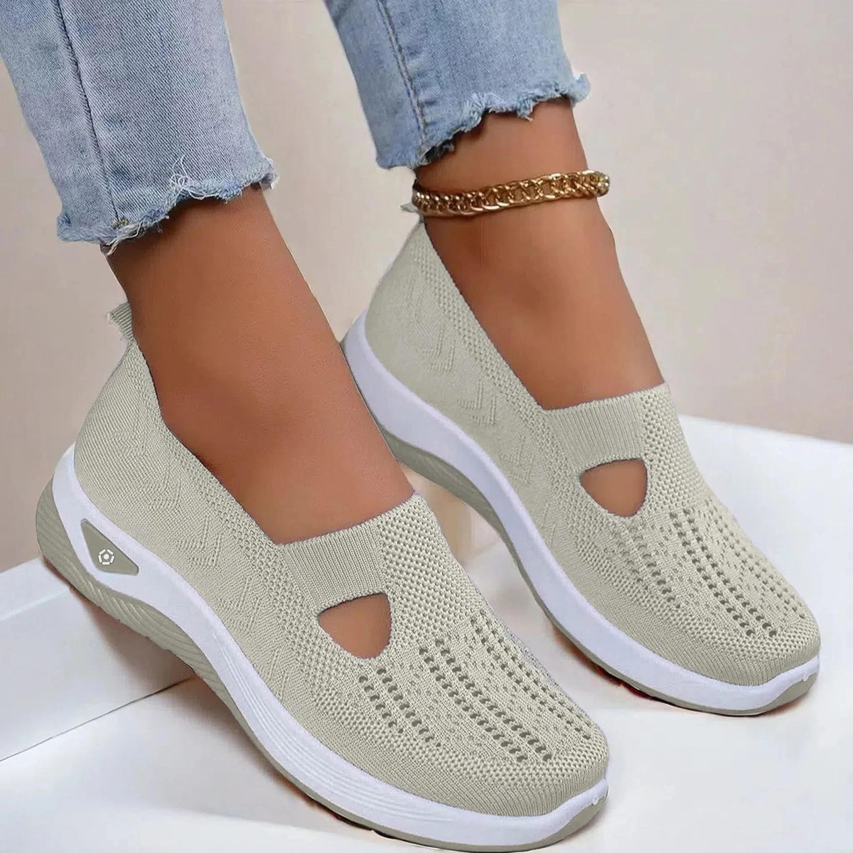 Damskie Buty Z Wycięciem I Perforowanym Przodem