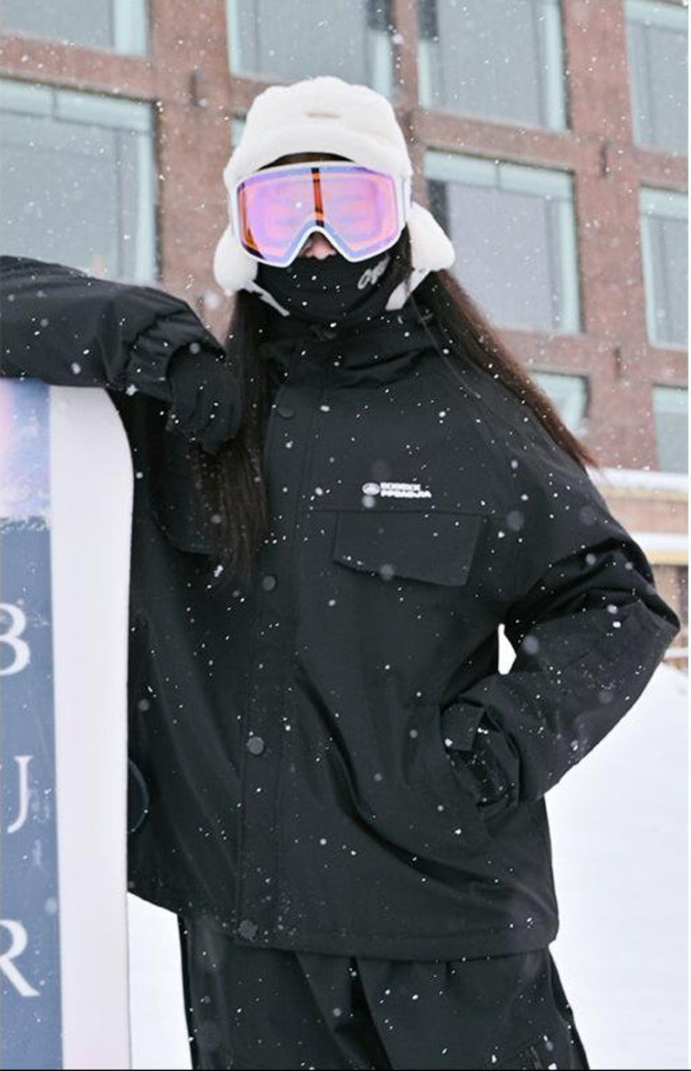 Kurtka Narciarska Damska Z Klapami Na Klatce Piersiowej I Kapturem