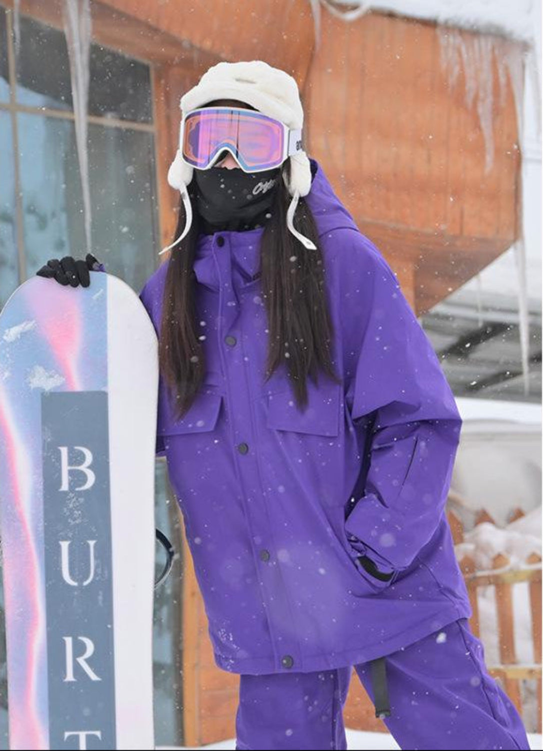 Kurtka Narciarska Damska Z Klapami Na Klatce Piersiowej I Kapturem