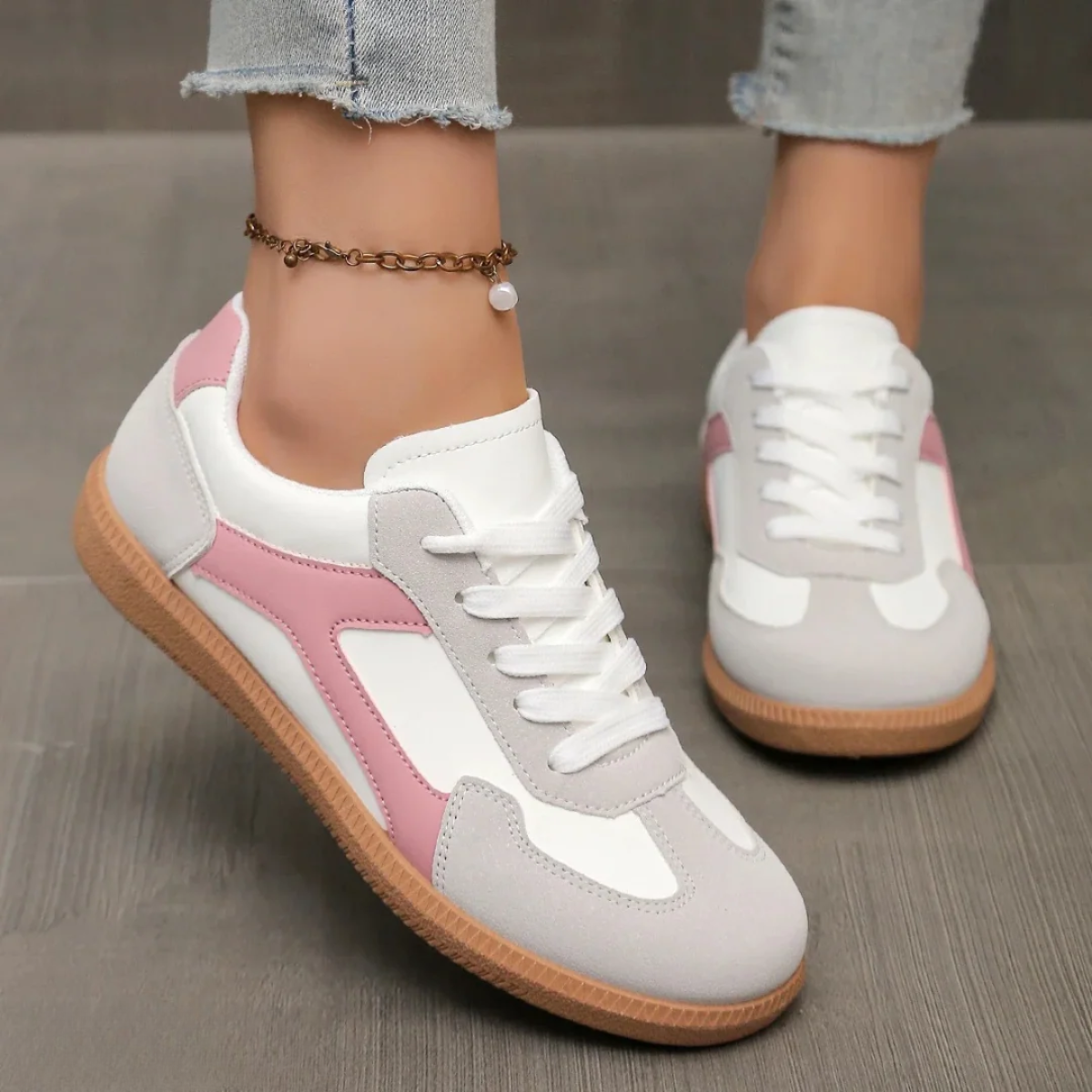 Sneakersy Damskie Niskie Sznurowane Z Cholewką Z Paneli I Zaokrąglonym Noskiem
