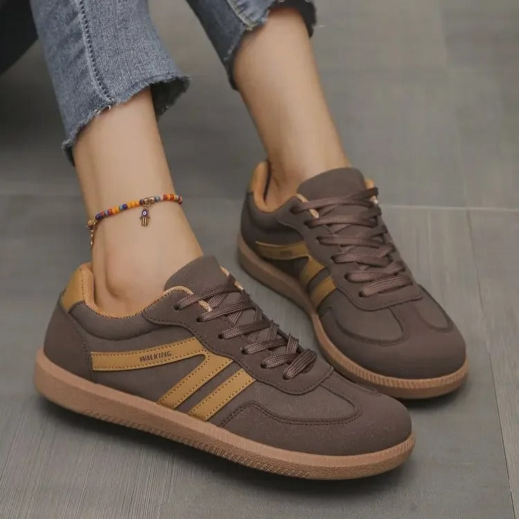 Sneakersy Damskie Niskie Sznurowane Z Zaokrąglonym Noskiem I Naszywką Na Pięcie