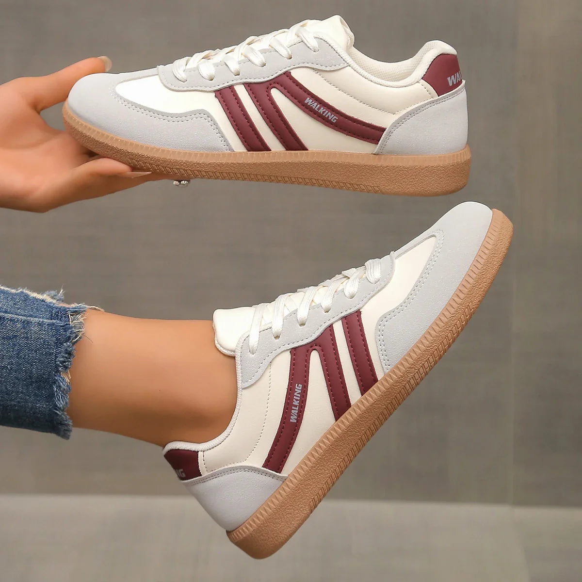 Sneakersy Damskie Niskie Sznurowane Z Zaokrąglonym Noskiem I Naszywką Na Pięcie