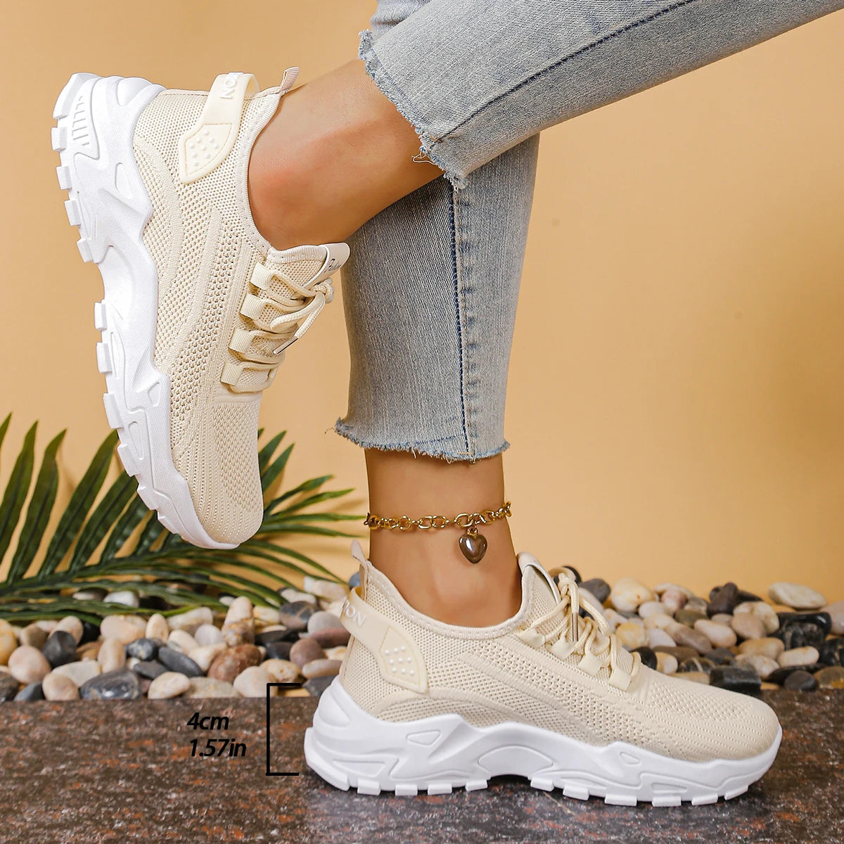 Sneakersy Damskie Niskie Wiązane Z Ażurową Cholewką I Zaokrąglonym Noskiem