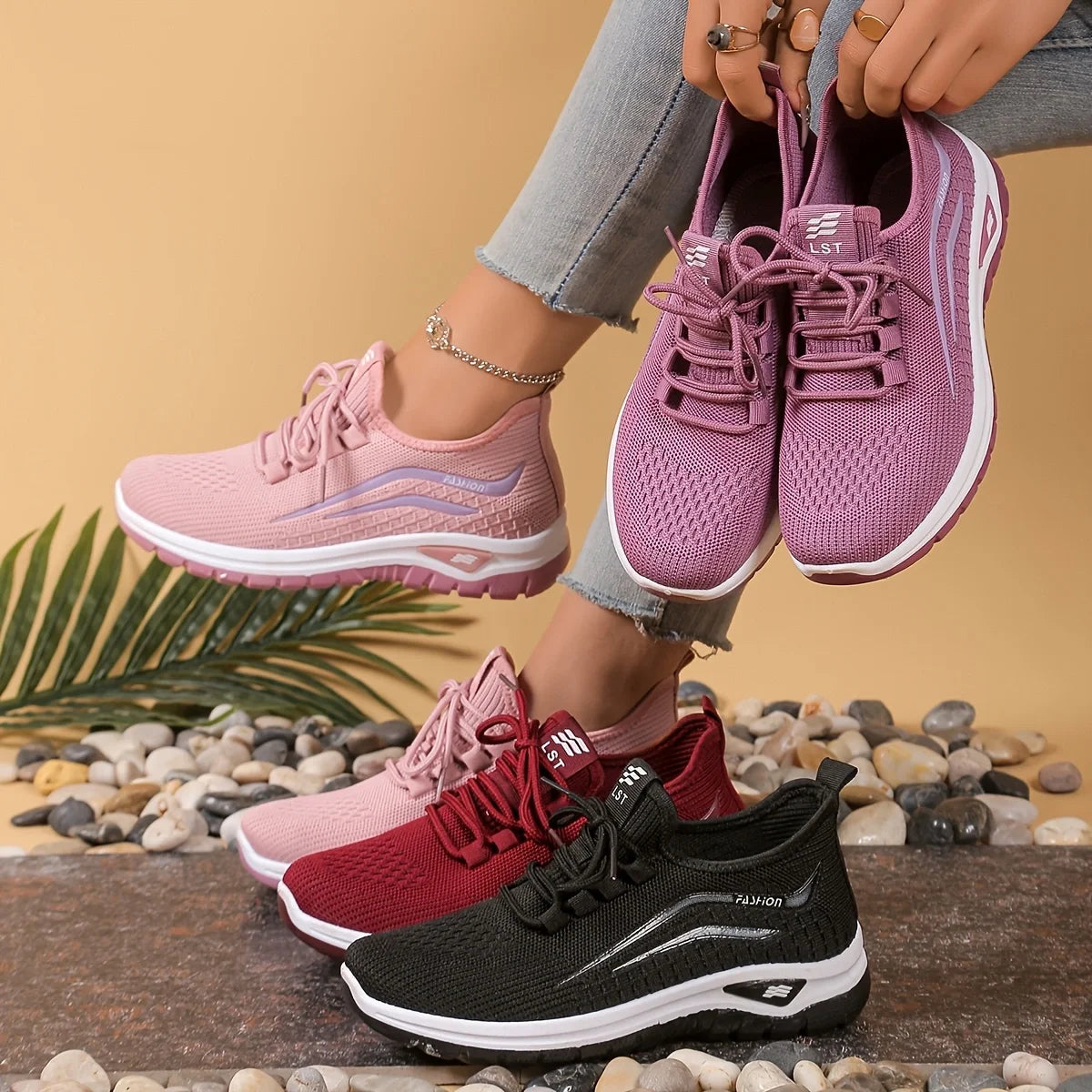 Sneakersy Damskie Sznurowane Niskie Z Ażurową Cholewką I Podeszwą Z Bieżnikiem