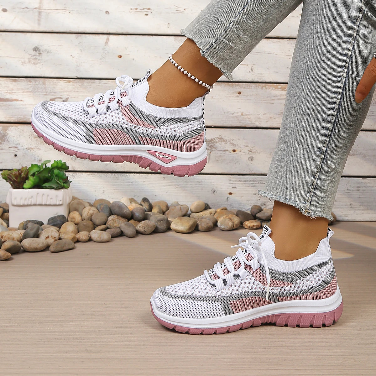 Sneakersy Damskie Sznurowane Niskie Z Okrągłym Noskiem I Żłobioną Podeszwą