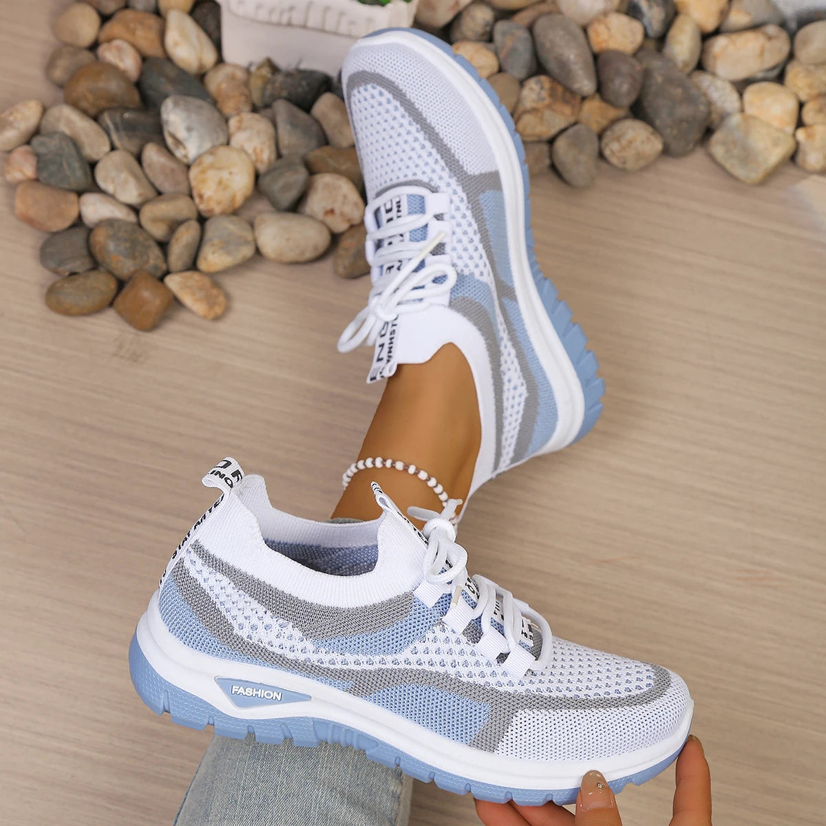 Sneakersy Damskie Sznurowane Niskie Z Okrągłym Noskiem I Żłobioną Podeszwą