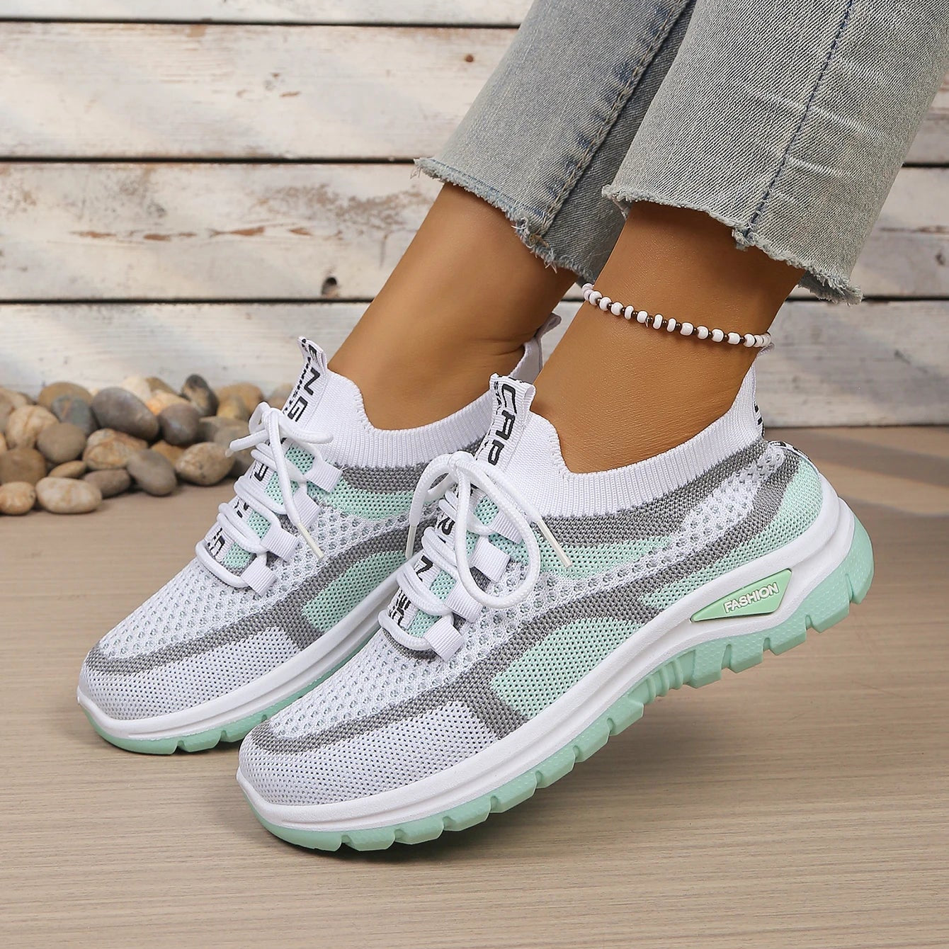 Sneakersy Damskie Sznurowane Niskie Z Okrągłym Noskiem I Żłobioną Podeszwą