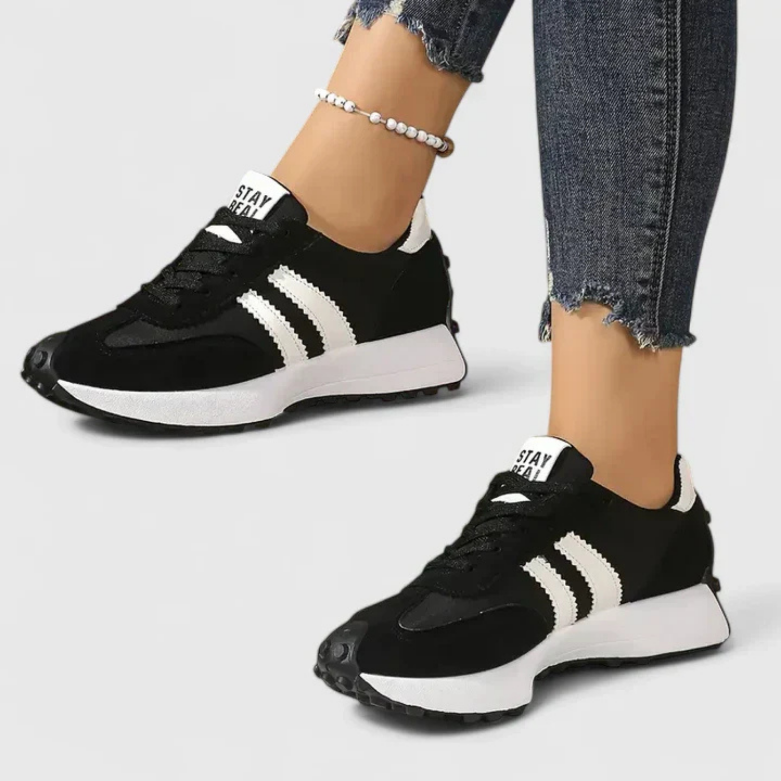 Sneakersy Damskie Sznurowane Z Dwoma Paskami I Grubszą Podeszwą