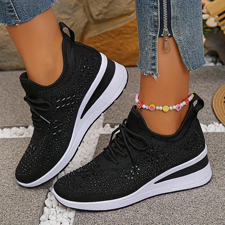 Sneakersy Damskie Sznurowane Z Geometrycznymi Wstawkami I Koturnem