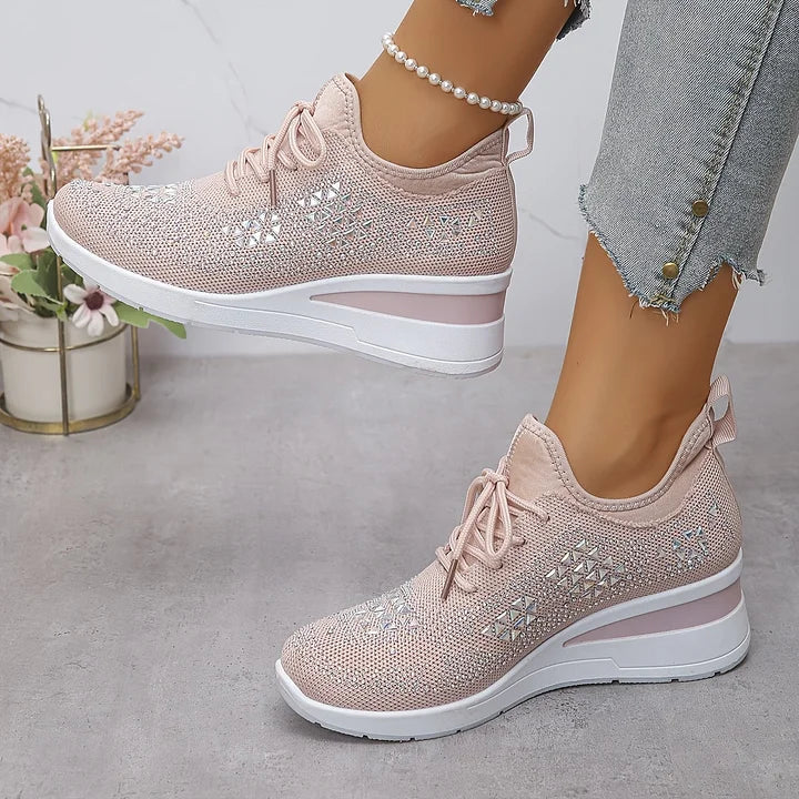 Sneakersy Damskie Sznurowane Z Geometrycznymi Wstawkami I Koturnem