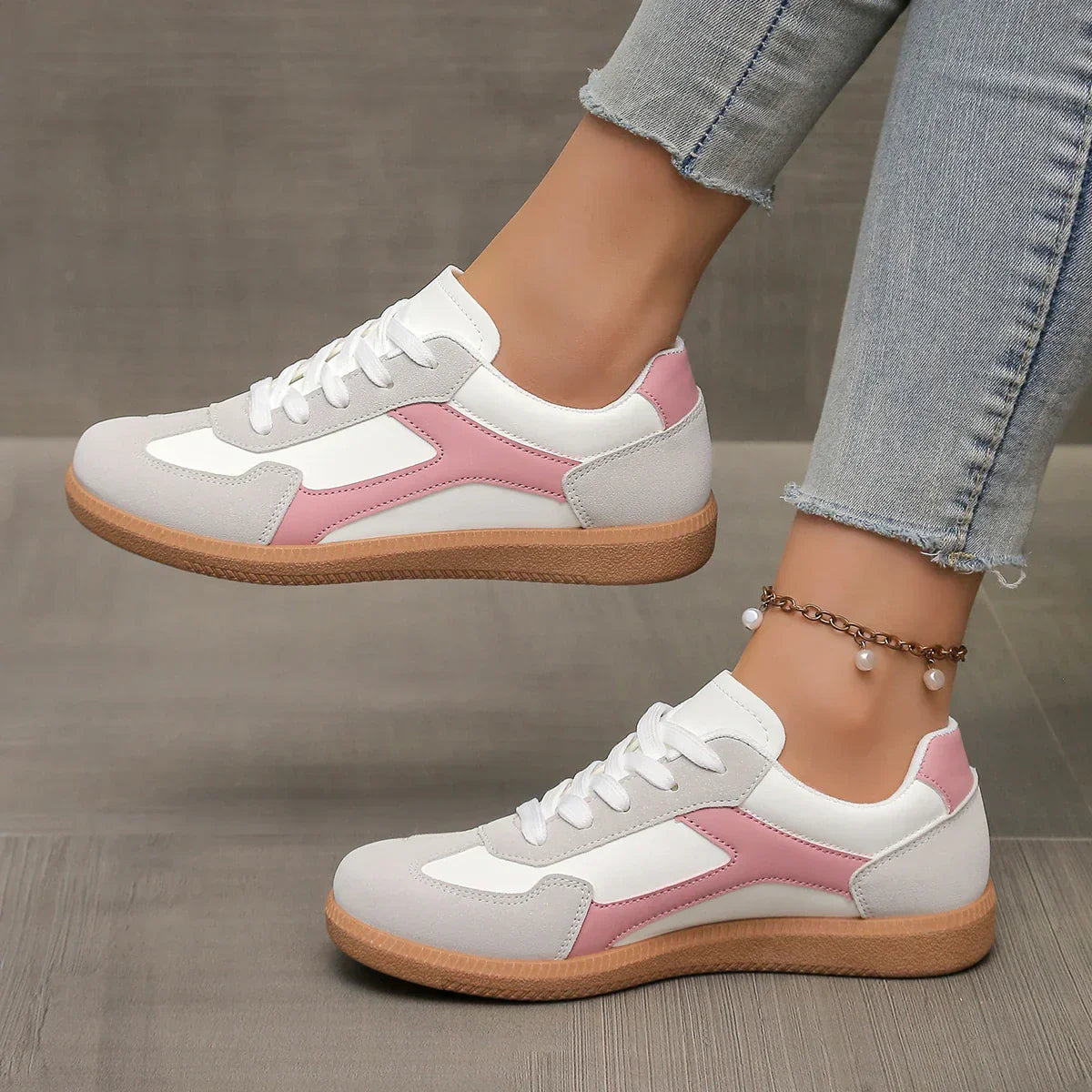 Sneakersy Damskie Sznurowane Z Okrągłym Noskiem I Panelami Bocznymi