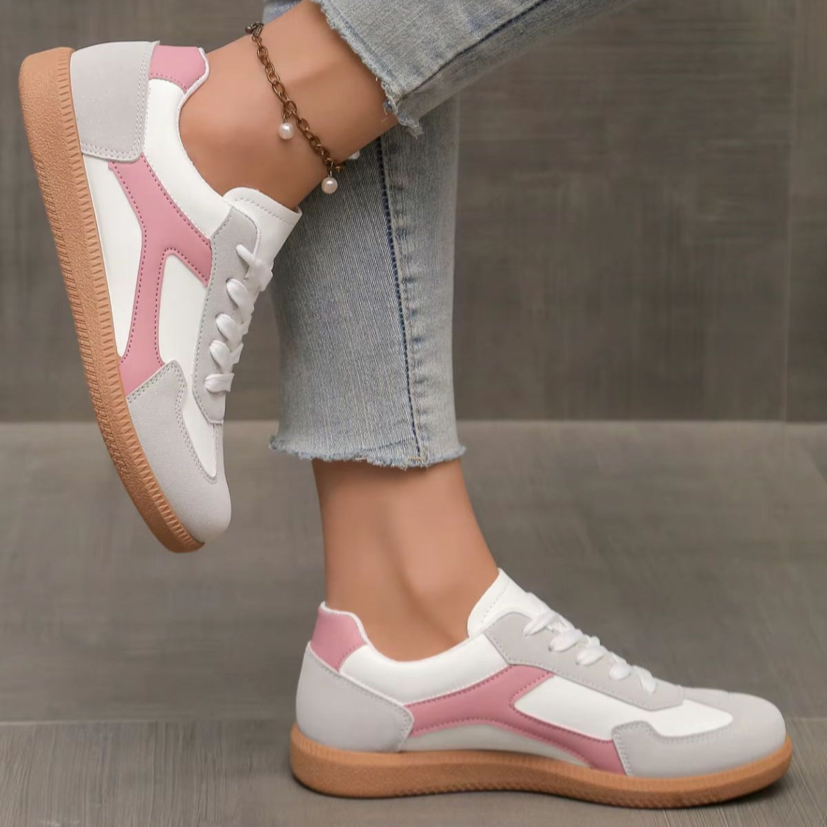 Sneakersy Damskie Sznurowane Z Okrągłym Noskiem I Panelami Bocznymi