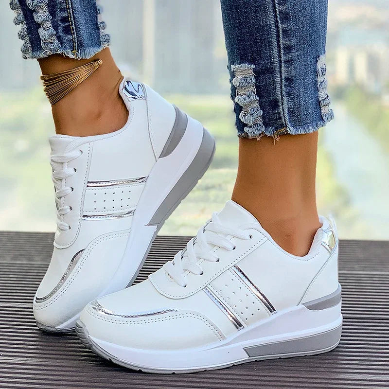 Sneakersy Damskie Sznurowane Z Perforowanymi Panelami I Grubą Podeszwą