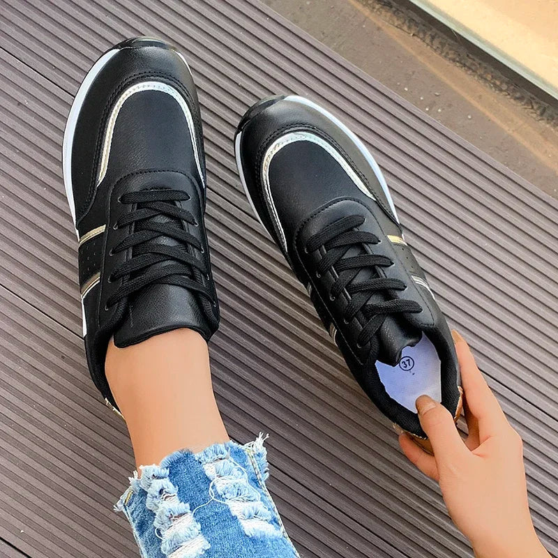 Sneakersy Damskie Sznurowane Z Perforowanymi Panelami I Grubą Podeszwą
