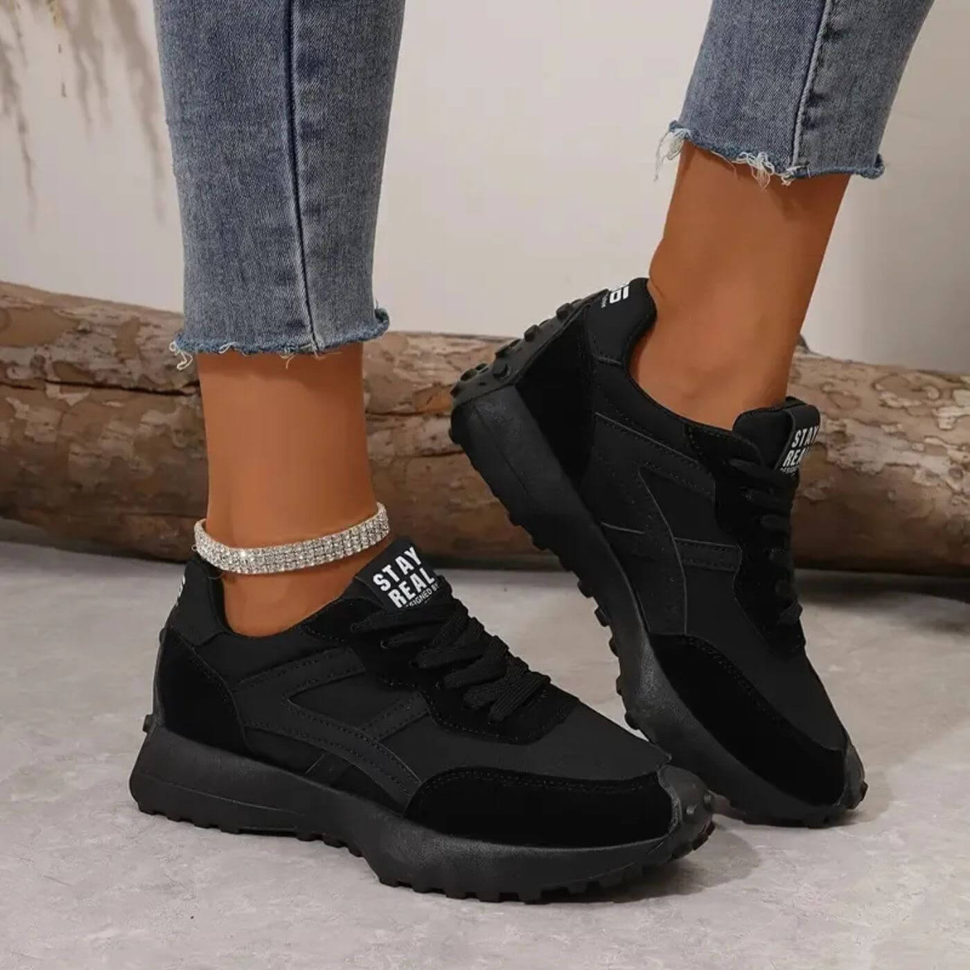 Sneakersy Damskie Sznurowane Z Wstawkami Po Bokach I Grubym Spodem