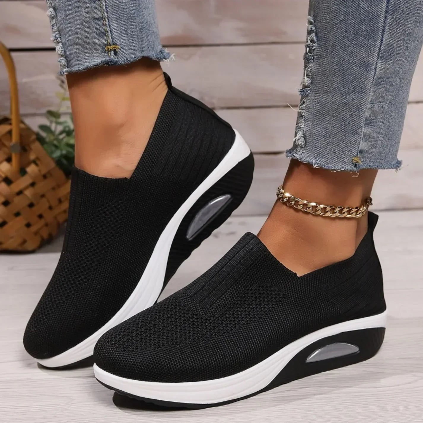 Sneakersy Damskie Wsuwane Z Okrągłym Noskiem I Pętelką Z Tyłu