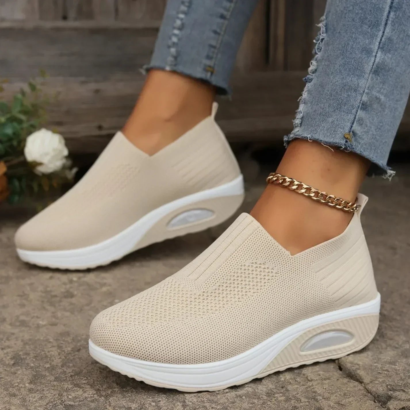 Sneakersy Damskie Wsuwane Z Okrągłym Noskiem I Pętelką Z Tyłu