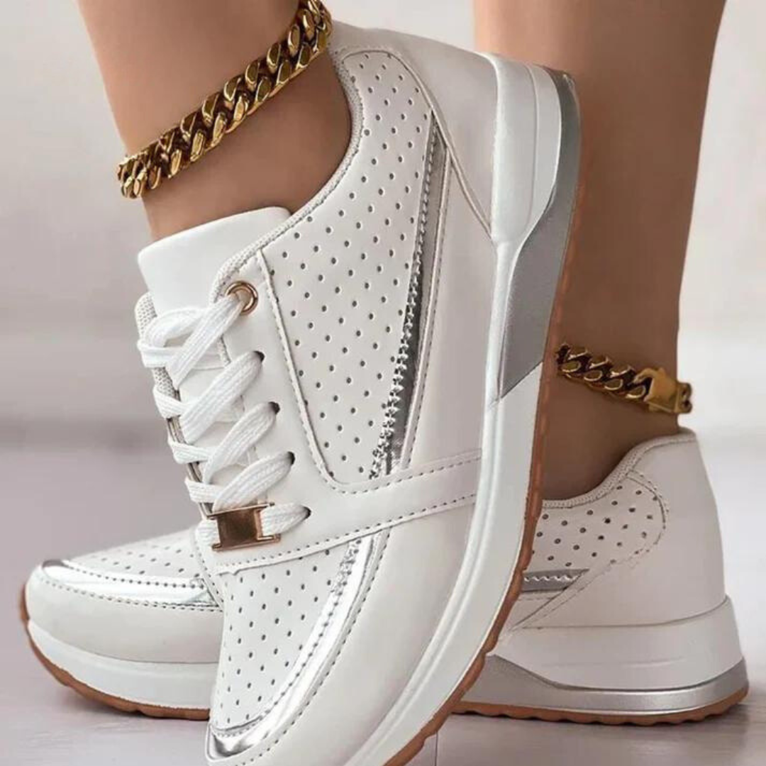 Sneakersy Damskie Z Perforowanymi Panelami I Koturnem