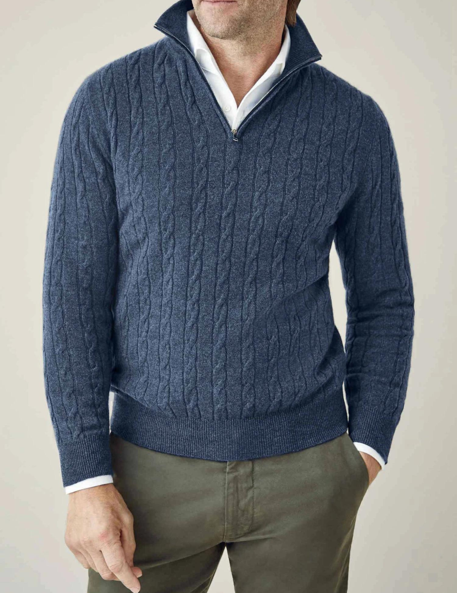 Sweter Męski Z Wysokim Kołnierzem I Warkoczowym Wzorem