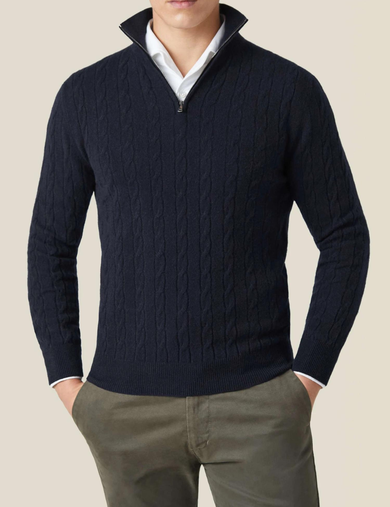 Sweter Męski Z Wysokim Kołnierzem I Warkoczowym Wzorem