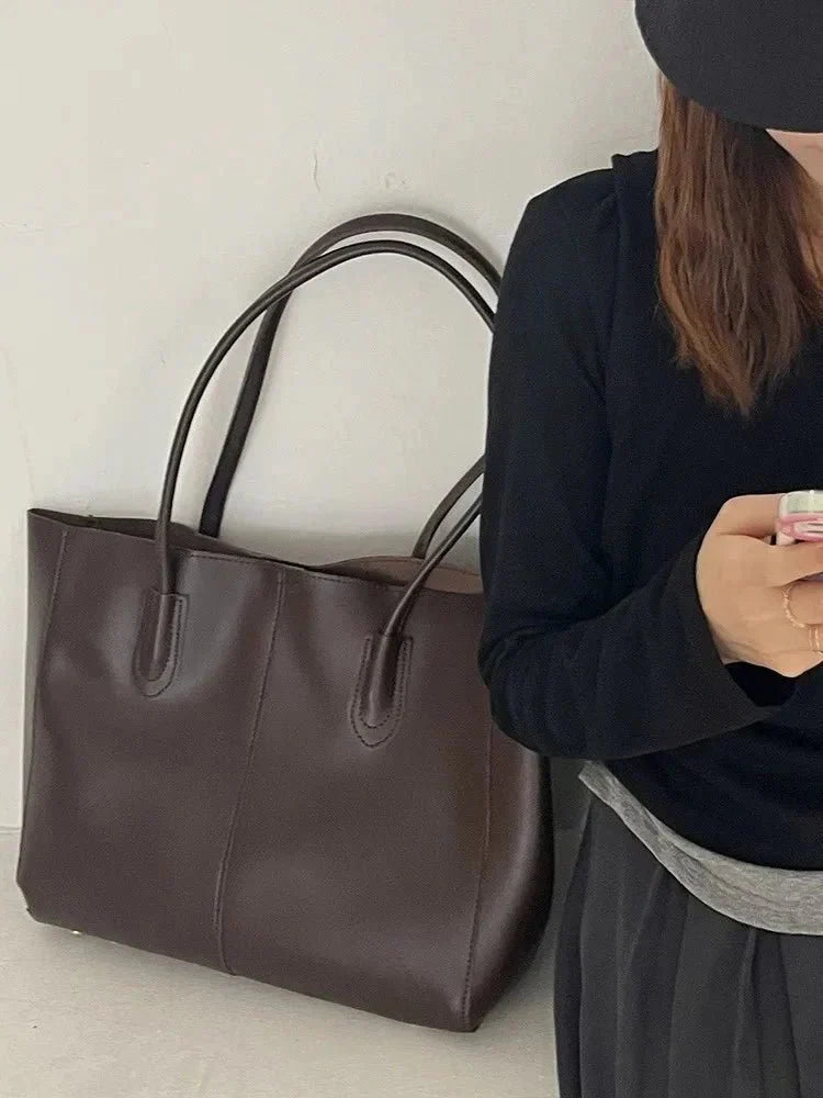 Torebka Damska z Podwójnymi Uchwytami i Stopkami na Spodzie