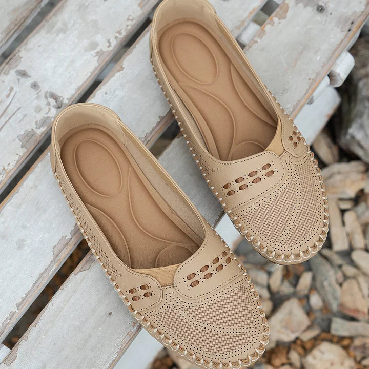 Buty Damskie Wsuwane Z Perforacją I Zaokrąglonym Noskiem