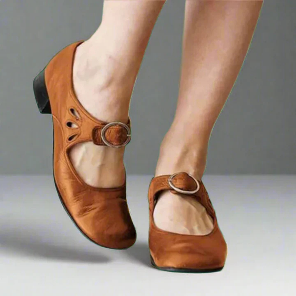 Buty Damskie Z Paskiem Na Sprzączkę I Niskim Słupku