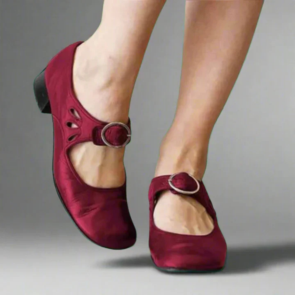 Buty Damskie Z Paskiem Na Sprzączkę I Niskim Słupku