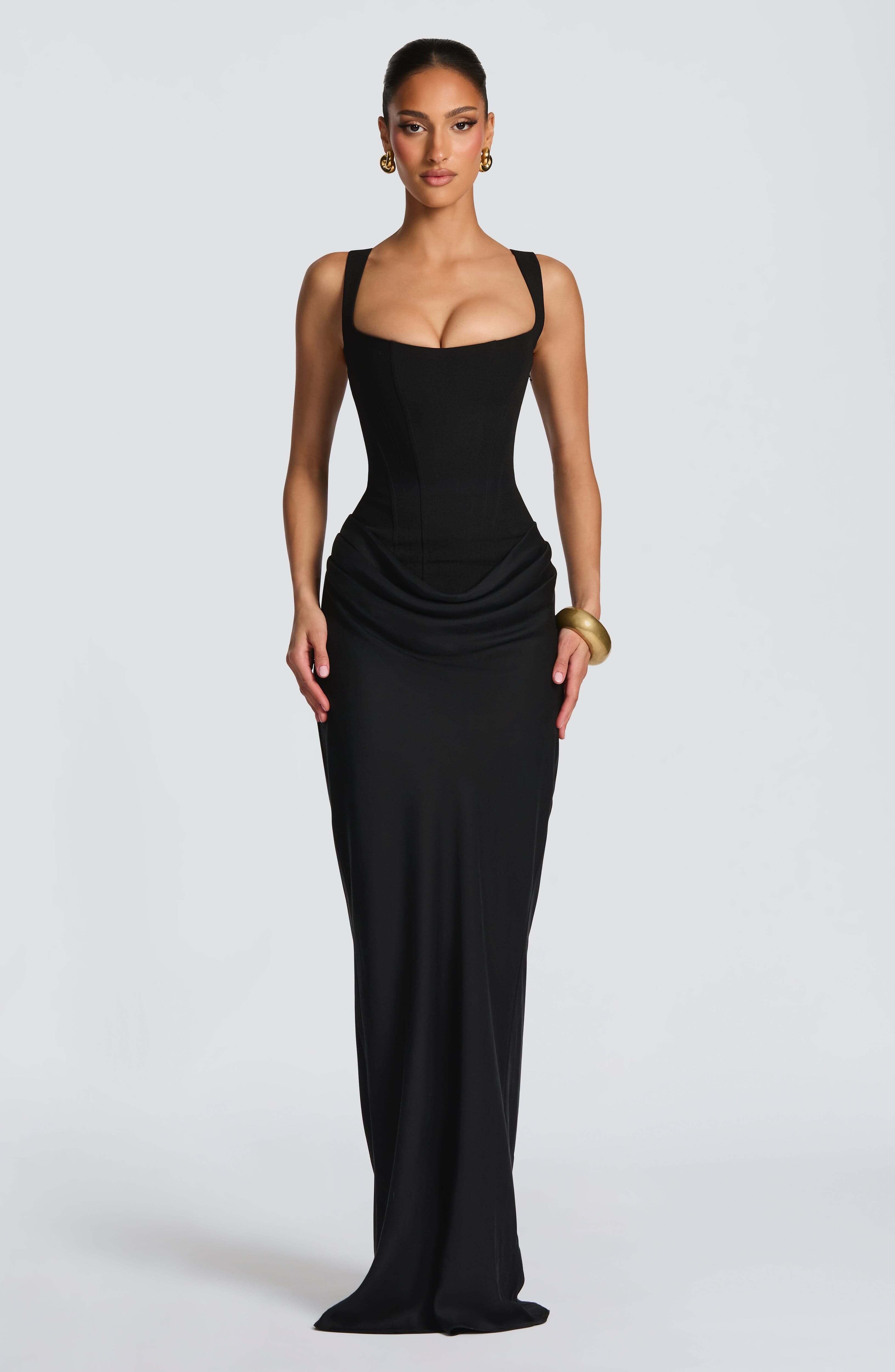 Damska Sukienka Maxi Na Wesele Na Ramiączkach Z Kwadratowym Dekoltem I Drapowaniem Z Przodu