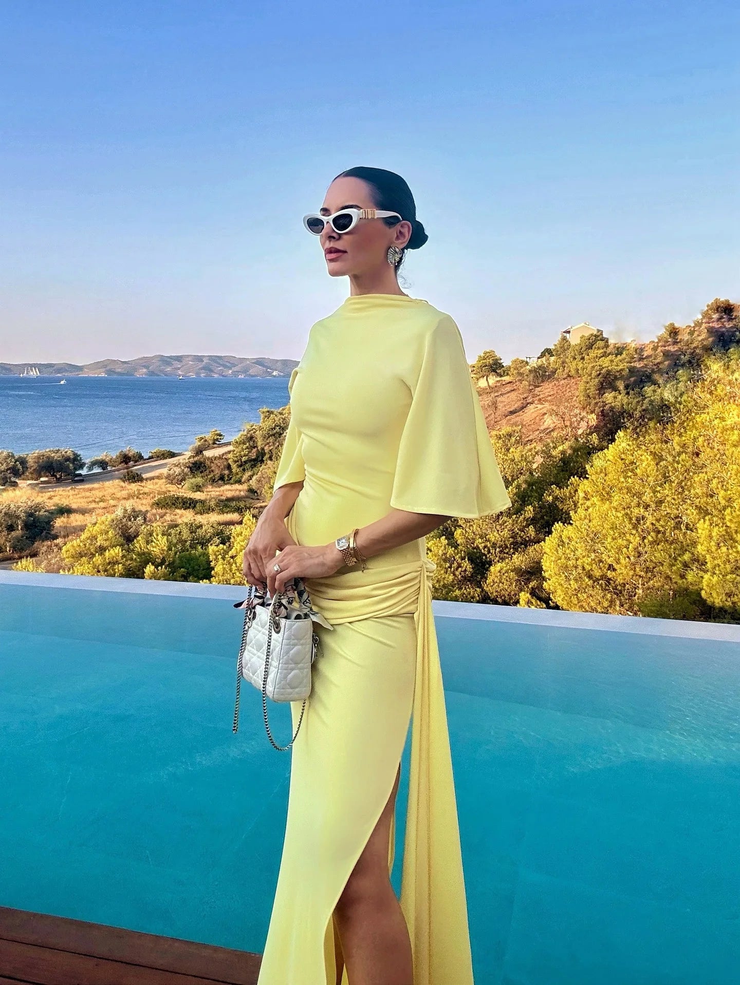 Damska Sukienka Maxi Na Wesele Z Szerokimi Rękawami I Rozcięciem Z Boku