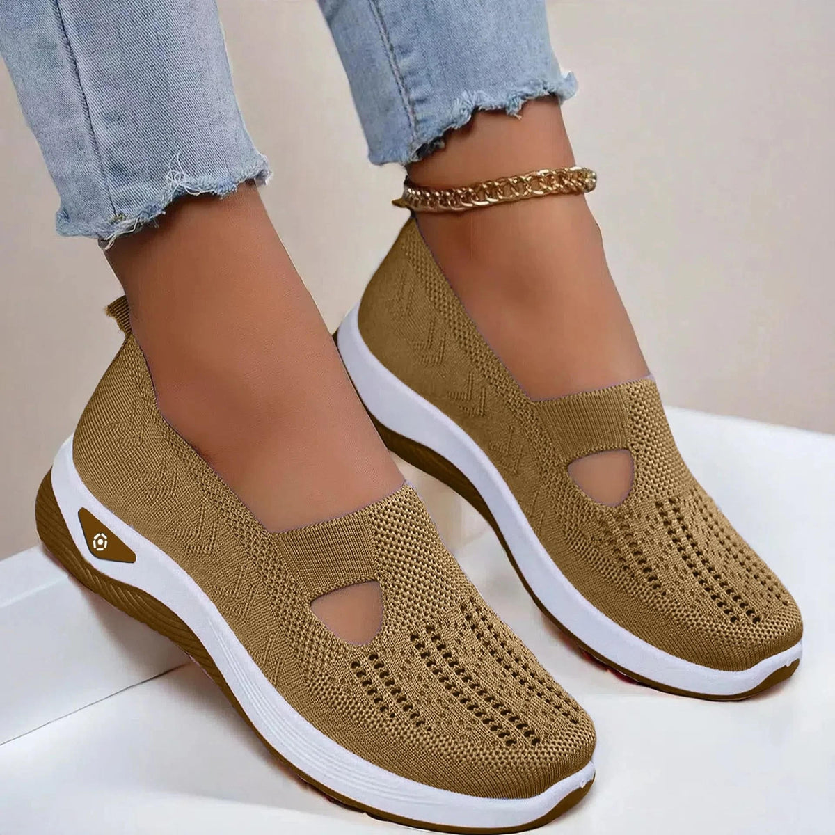 Damskie Buty Z Wycięciem I Perforowanym Przodem