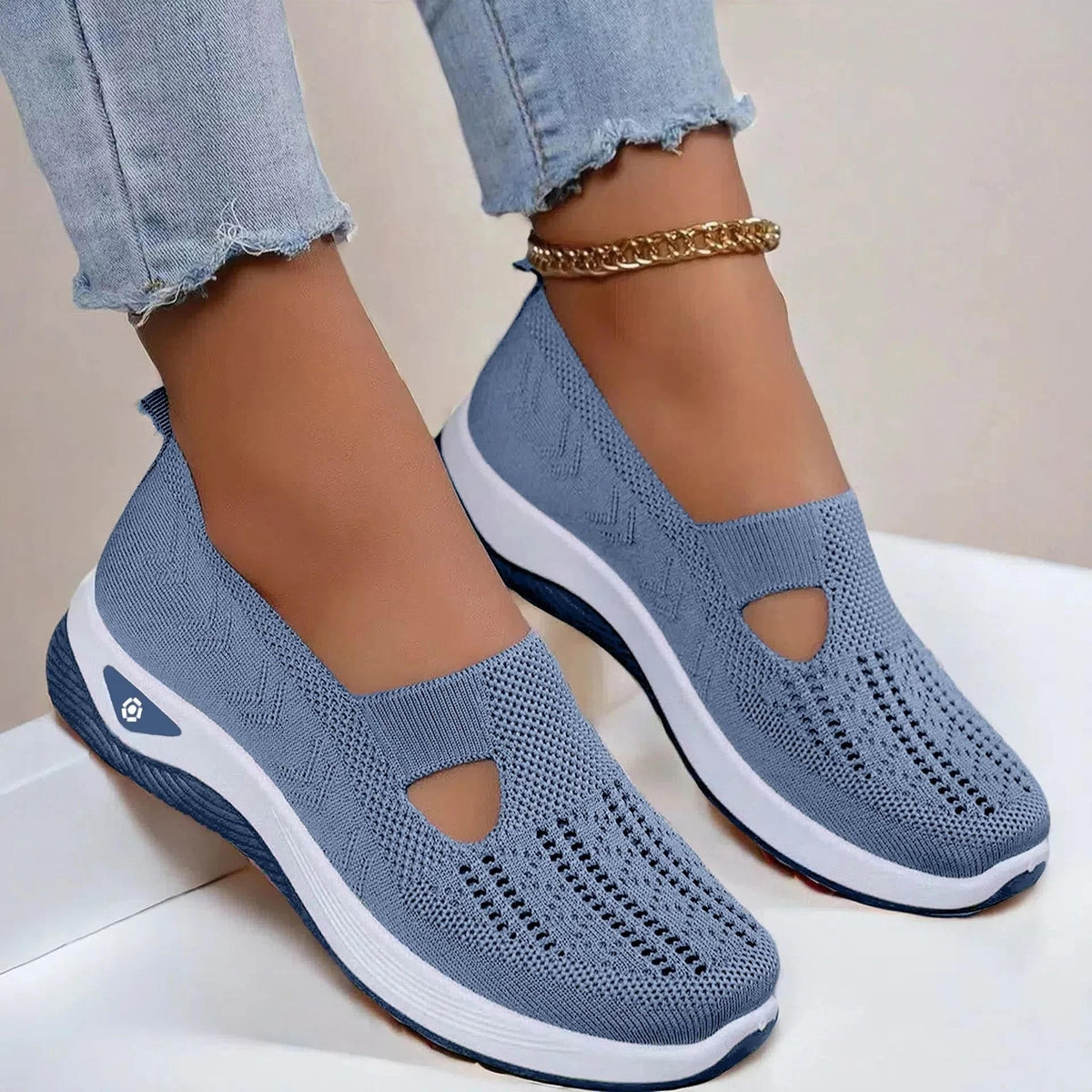 Damskie Buty Z Wycięciem I Perforowanym Przodem