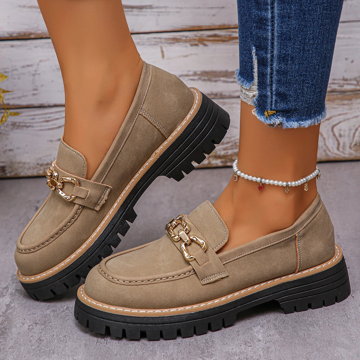 Mokasyny Damskie Z Przeszyciem Z Przodu I Podeszwą Traktorową