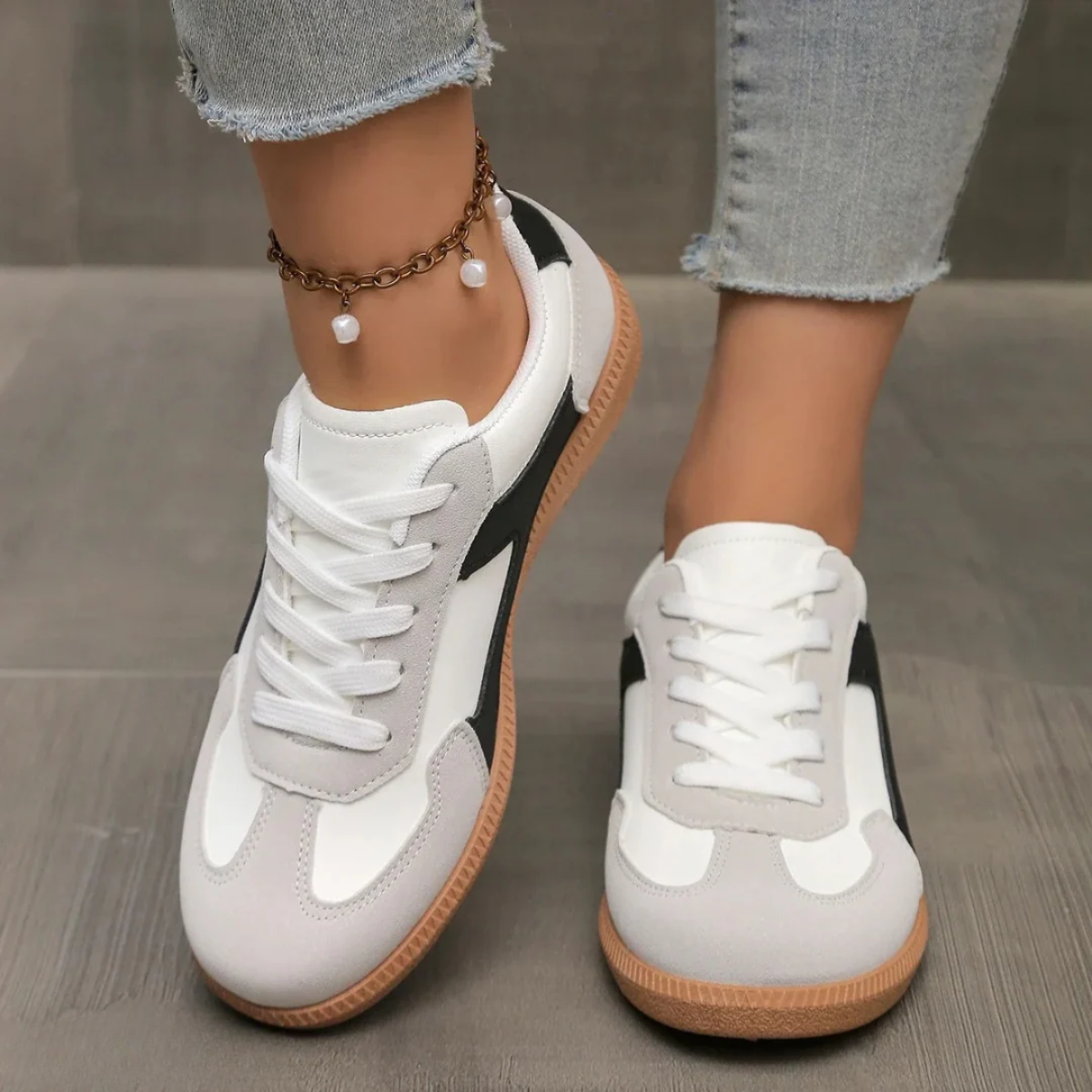 Sneakersy Damskie Niskie Sznurowane Z Cholewką Z Paneli I Zaokrąglonym Noskiem