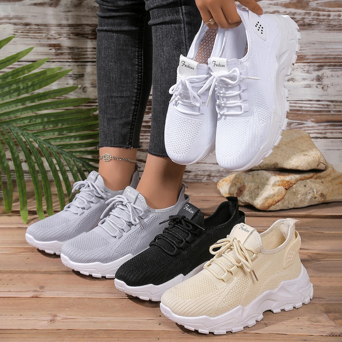 Sneakersy Damskie Niskie Wiązane Z Ażurową Cholewką I Zaokrąglonym Noskiem