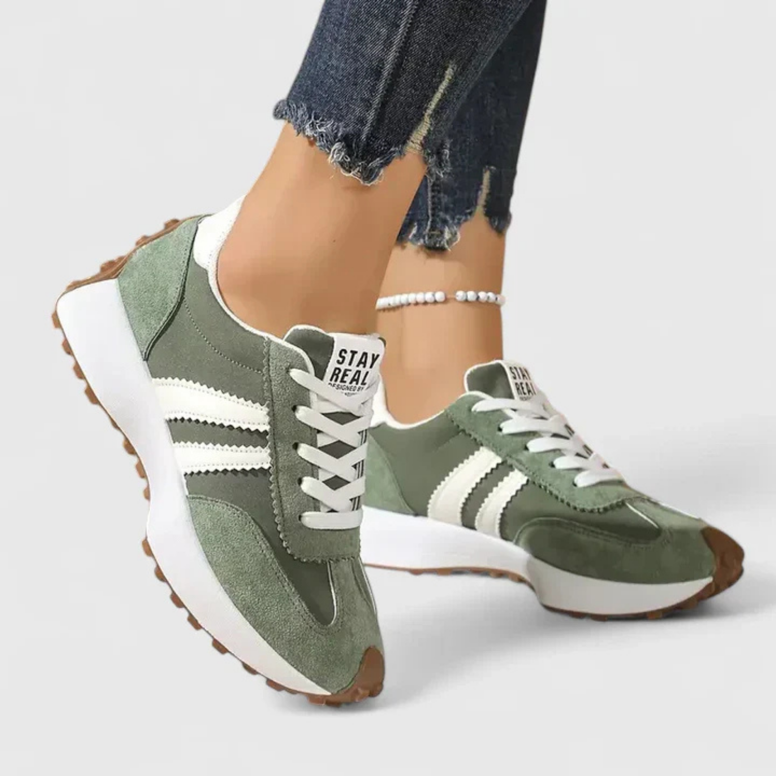 Sneakersy Damskie Sznurowane Z Dwoma Paskami I Grubszą Podeszwą