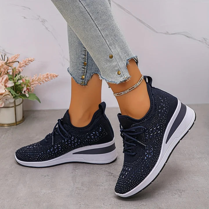 Sneakersy Damskie Sznurowane Z Geometrycznymi Wstawkami I Koturnem