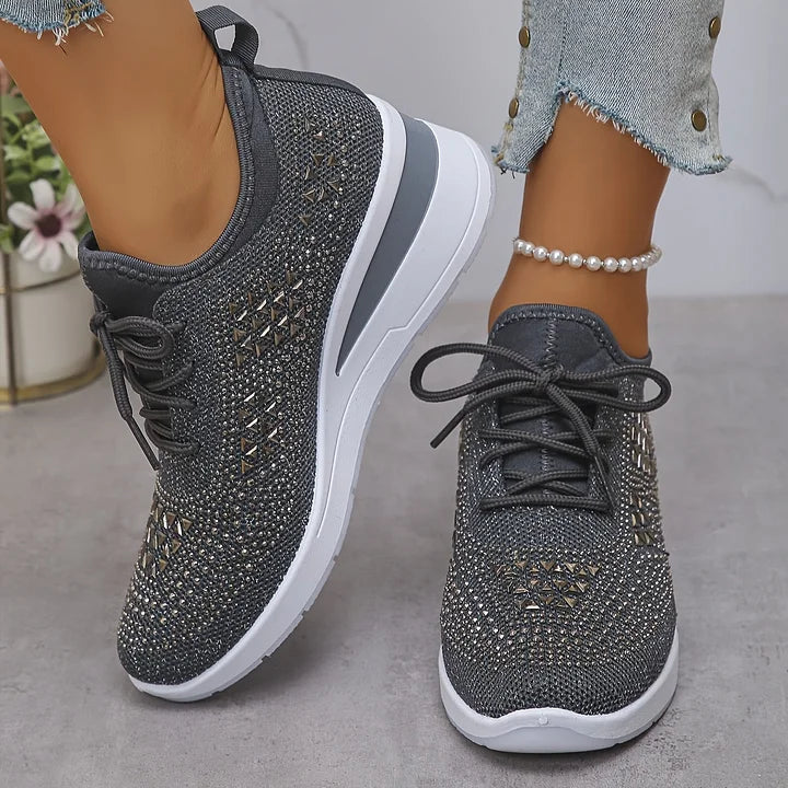 Sneakersy Damskie Sznurowane Z Geometrycznymi Wstawkami I Koturnem