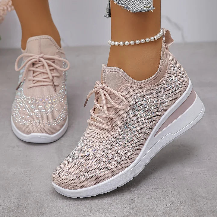 Sneakersy Damskie Sznurowane Z Geometrycznymi Wstawkami I Koturnem